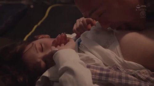 【明里つむぎ】《エロ動画×人妻･レイプ》町内会のキャンプに参加した美人奥さんが夫が居ない時に何度もテント内で中出しレイプ