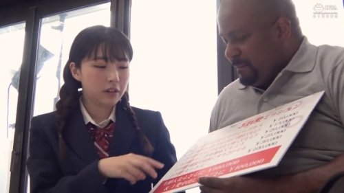 《エロ動画×MM部屋》マジックミラーの外に彼氏が居る状態でJK女子が黒人の男とセックスｗ