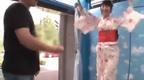 《エロ動画×MM号》浴衣姿の可愛い女の子をナンパしマジックミラー号へ誘い込む