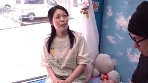 【澄河美花】《エロ動画×MM号》マジックミラー号企画！母親の乳離れ出来ていないマザコン男に保育士さんがサポートするはずがなんと！？