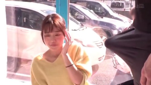 《エロ動画×人妻･MM号》仲の良い夫婦に声掛けしマジックミラー号へ誘い込み嫁を寝取る