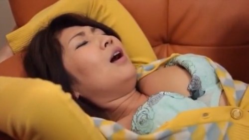 【伊織涼子】《エロ動画×人妻･息子･近親相姦》息子のデカチンに欲情した美人妻は息子だと解ってても我慢出来ず生チンを受け入れてしまう…