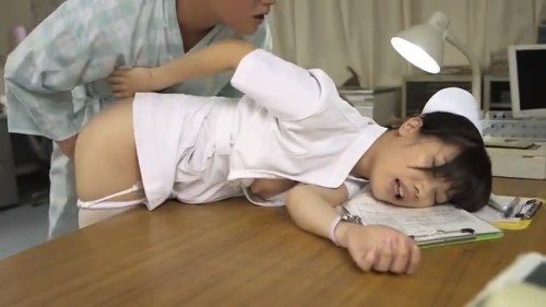 【水谷あおい･早川瑞希】《エロ動画×看護師･レイプ》夜勤で居眠り中の高嶺の花の美人看護婦達を夜這いレイプしちゃったボクｗ