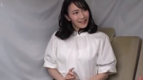 《エロ動画×素人･人妻》爽やかな童顔美人妻をGETしました！アンケートの中で子作りしたいけど旦那に相手にして貰えず欲求不満な奥様は男優の執拗なスゴテクで何度もイカされ我慢出来ずホテルへ行ってしまいました…