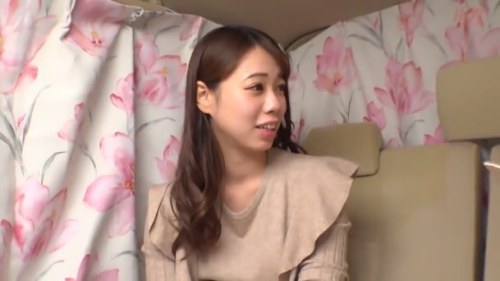 《エロ動画×素人･人妻》麻布十番在住の28歳の食べごろ小悪魔的セレブ妻をGET！旦那のチンポだけじゃ物足らず男優のフル勃起チンポを根本まで咥え込み欲求不満気味ｗ