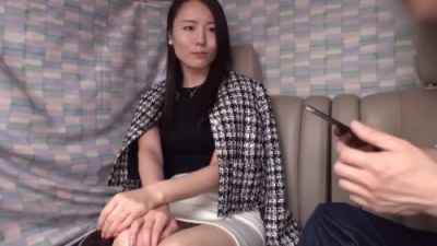 《エロ動画×素人･人妻》普段は優しい二児のママがレスの寂しさから声をかけてきた男性にすべてを捧げて染まる