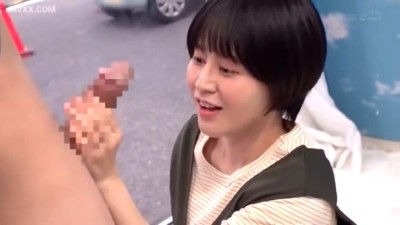 《エロ動画×素人･人妻･MM号》旦那の目の前でマジックミラー越しに誘惑された美人子持ちママが欲求不満のまま激しく生ハメされる