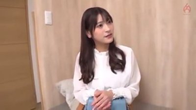 《エロ動画×素人･人妻》素人美人妻の理性を崩壊！高級ホテルスタジオで言葉巧みに脱がせてパイパン生ハメ中出ししちゃう禁断映像