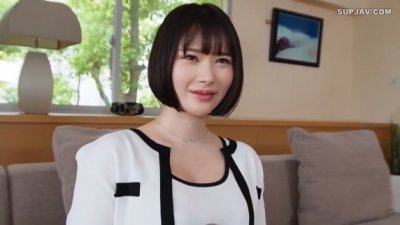 《エロ動画×素人･人妻》寝取られ願望の旦那の目の前で！パイパン美ボディの嫁が男優たちの餌食になりゴム射！