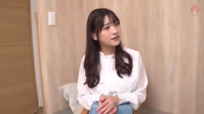 《エロ動画×素人･人妻》ホテルの一室で美人妻にセックスレスの愚痴をインタビューしたら欲求不満が爆発してスタッフと生中出しセックス
