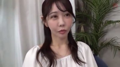 《エロ動画×素人･人妻》セックスレスで欲求不満な巨乳人妻がバイブ責めでイキまくりパイパンマンコに濃厚中出し