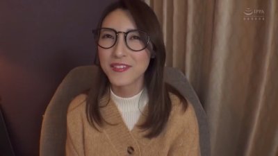「素人動画」彼氏以外の男に抱かれたことがない女がホテルの一室でメスの本性を剥き出しにしてイキ狂う