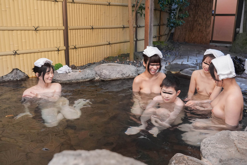 「おちんちん大きくさせてごめんね」美乳叔母さん