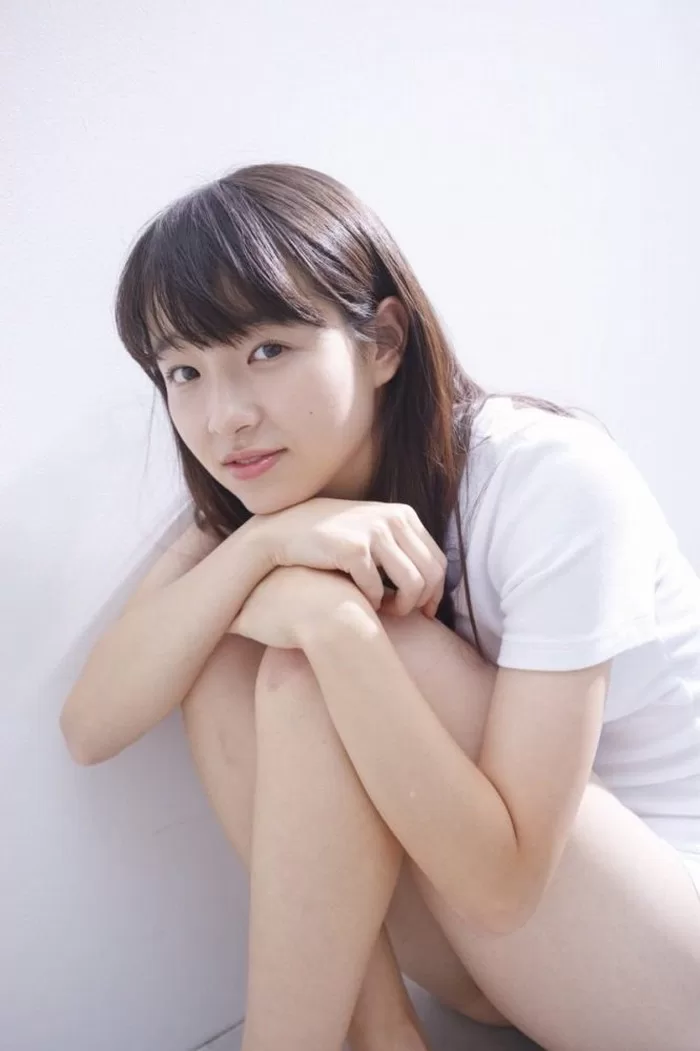 夏目透羽（晴野なち）の水着グラビア画像14枚