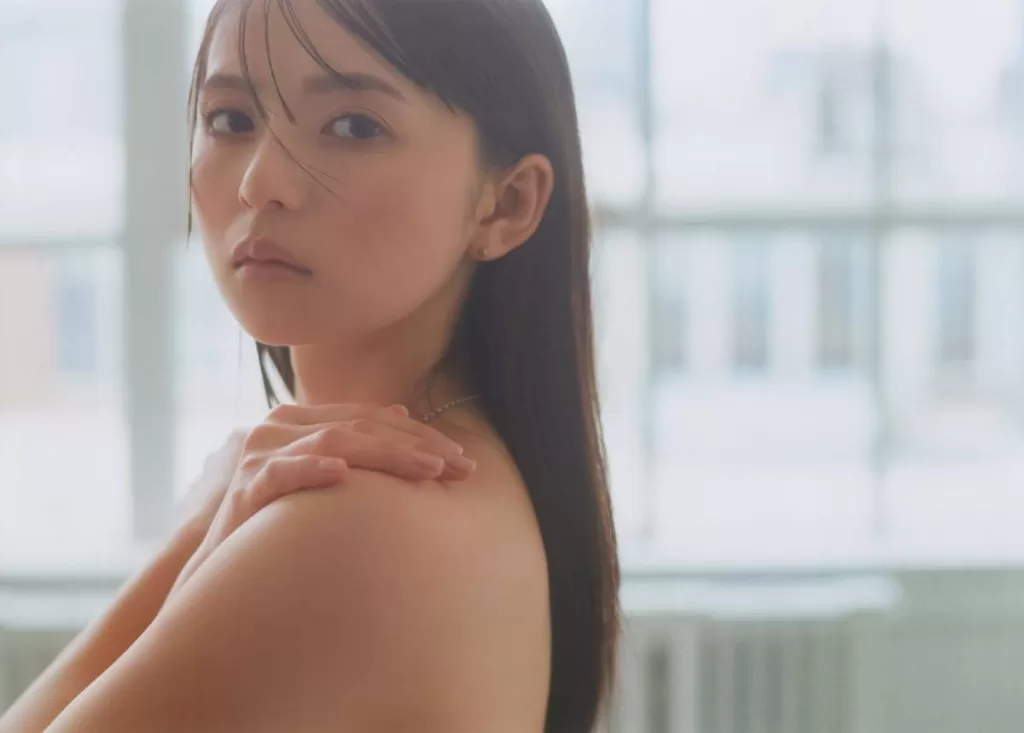 齋藤飛鳥のセミヌード！上裸谷間おっぱいがエロすぎるｗｗｗｗ