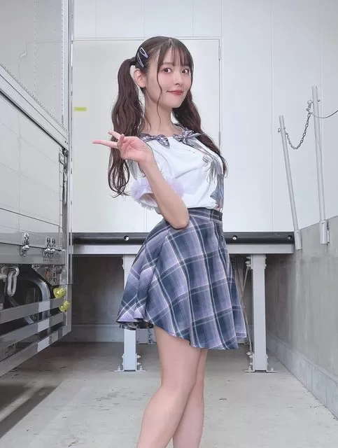 上坂すみれのミニスカあたシコがエロすぎるｗｗｗｗ