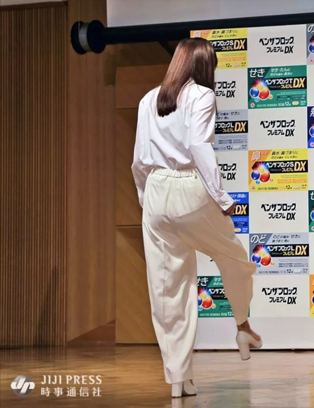 綾瀬はるかさん、白パンツお尻突き出しでTバック履いてるのがバレてしまうｗｗｗｗ