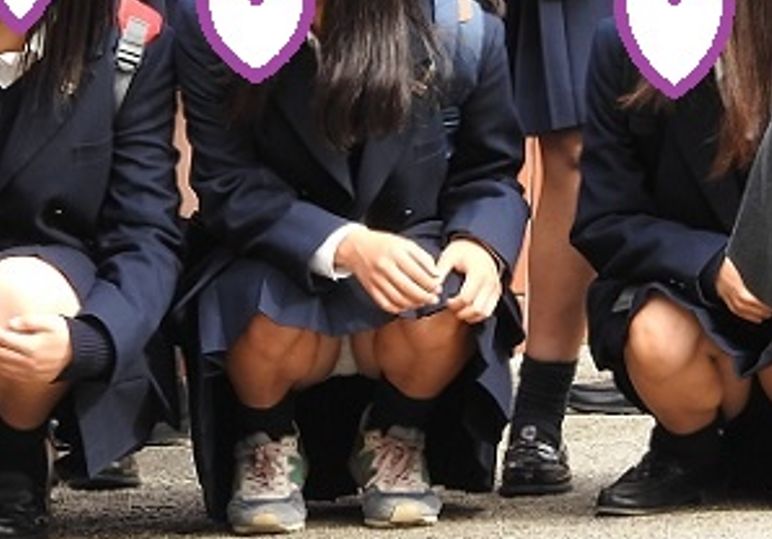 【ガチ画像】修学旅行で女子生徒がパンチラｗｗｗｗｗｗｗｗｗｗｗｗｗｗ