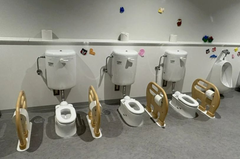 【画像】万博のトイレ、ガチで丸見え‼ これ大丈夫かｗｗｗｗｗｗｗｗｗｗｗ