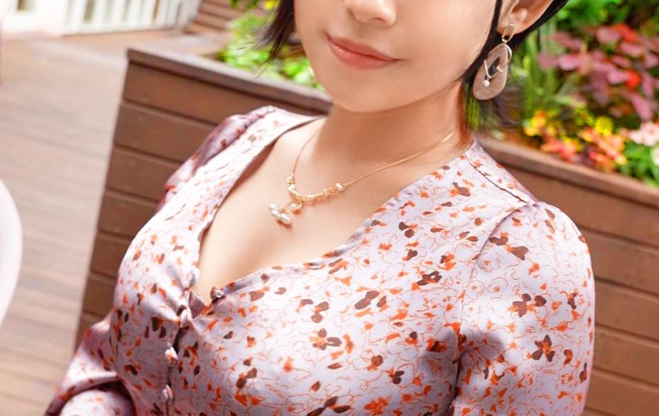 【工ロ注意】エプロンの下にとんでもない爆 乳を隠し持っている若妻が工ロすぎるｗｗｗｗｗｗｗ