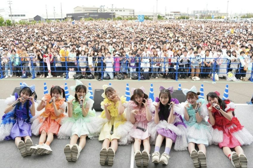【画像】謎のアイドル、地方のイオンに5000人集めてしまうｗｗｗｗｗｗｗｗ