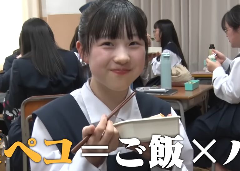 【画像】腹ペコJ K、ご飯とパン 両方食べる女の子、ガチで可愛すぎだろｗｗｗｗｗｗｗｗ