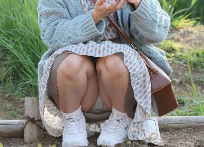 【画像多】こういう しゃがみパンチラって好きか？？？？？