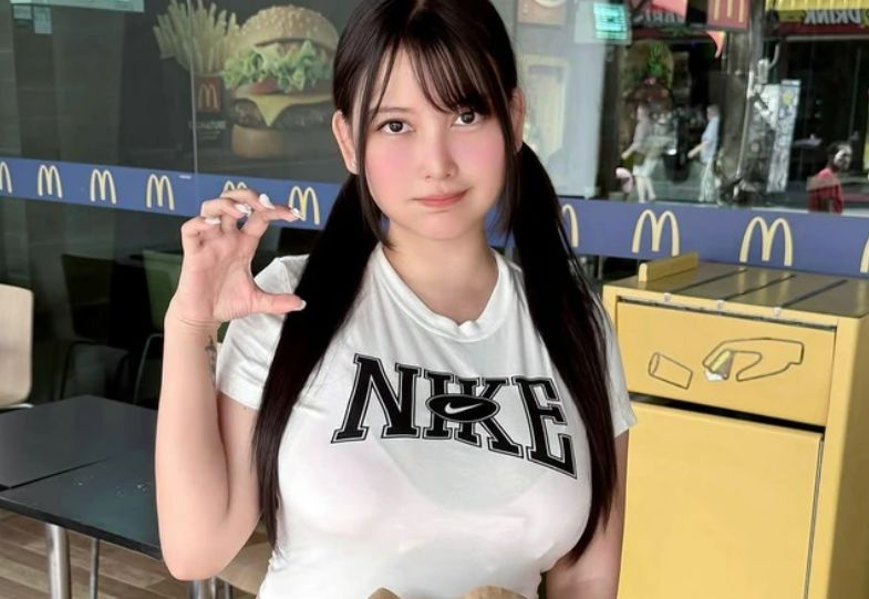 【画像】こんな工ッチな移民なら受け入れOKなんだがｗｗｗｗｗｗｗ