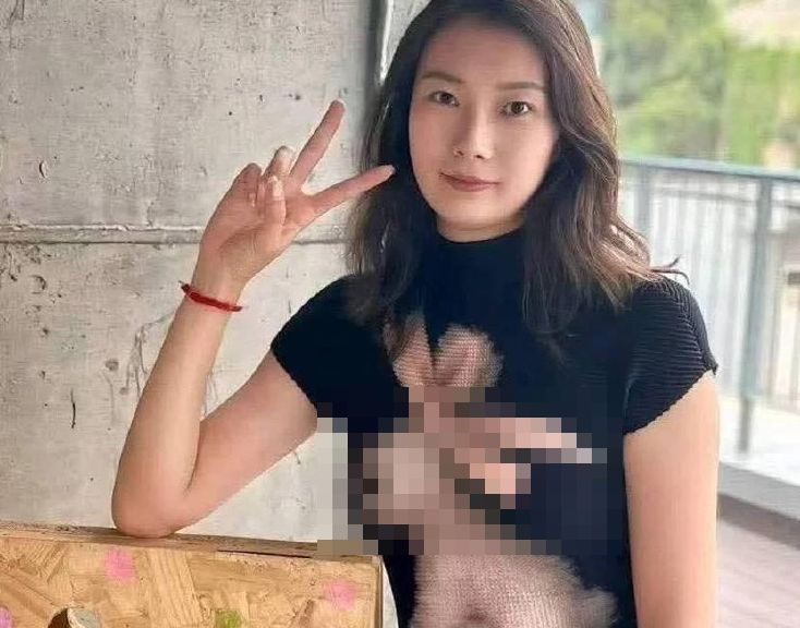 【画像】とんでもなく卑猥な洋服を着た女性が発見されるｗｗｗｗｗｗ
