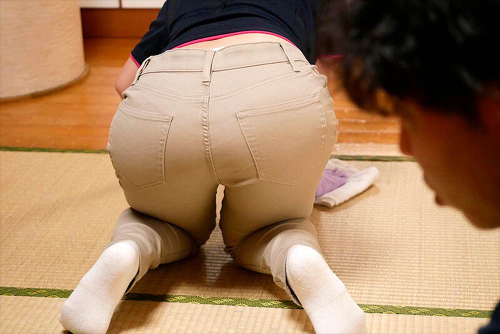 【工ロ注意】目の前でプリ尻をフリフリして挑発してくる工ロ尻女ｗｗｗｗｗｗｗｗ