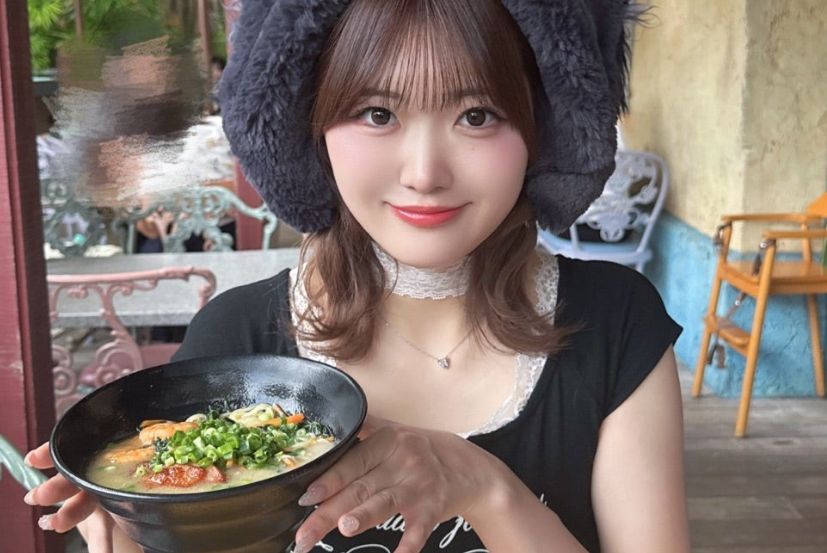 【驚愕】この画像で、おっ ぱいに目が行く人と、ラーメンに目が行く人はちょうど半々らしいｗｗｗｗｗ