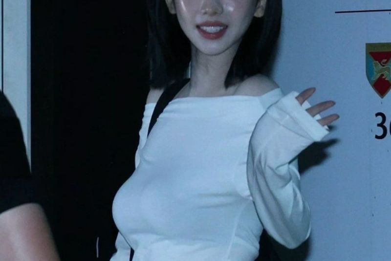 【画像】おーぱいの位置がおかしい女ｗｗｗｗｗｗｗｗｗｗｗｗｗ