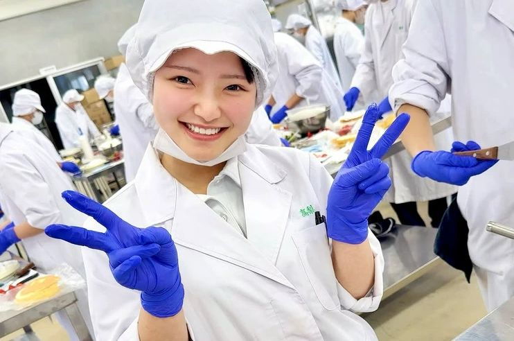 【画像】かわいい安心系J Kさん、調理実習でガチめのクリスマスケーキを作ってしまうｗｗｗｗｗｗｗｗｗｗ