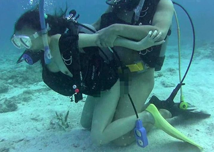 【画像】女性スキューバー、海中セッ〇スを披露してしまうｗｗｗｗｗｗｗｗｗｗｗｗ