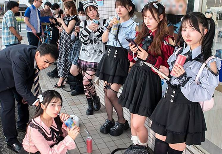 【朗報】地雷系たちんぼ女子が客待ち‼ 交渉次第で生中出しOKらしいｗｗｗｗｗｗｗｗｗ