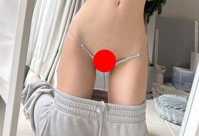 【画像】美人コスプレイヤーさん、うっかりマン毛ぽろりｗｗｗｗｗｗｗｗｗ