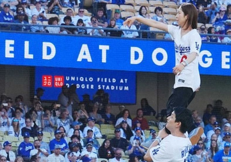 【画像】りくりゅうの始球式、レベチｗｗｗｗｗｗｗｗｗｗｗｗｗｗｗｗｗｗｗｗ