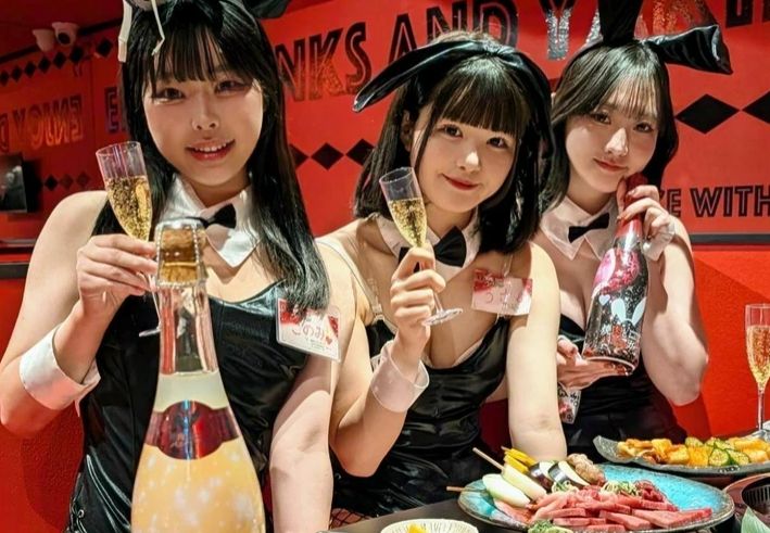 【画像】バニーガール焼肉、工ロ過ぎるｗｗｗｗｗｗｗｗｗｗｗｗｗｗ