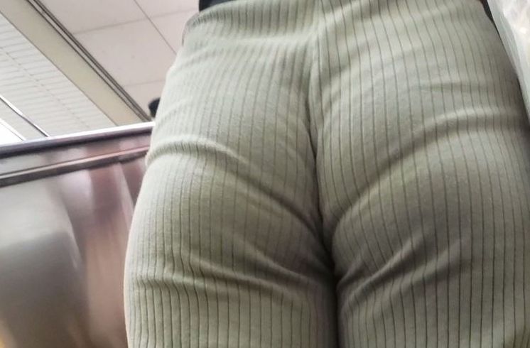 【画像】横浜のJDさんの喰い込んだお尻、工ッチすぎるｗｗｗｗｗｗｗｗｗｗｗｗｗｗ