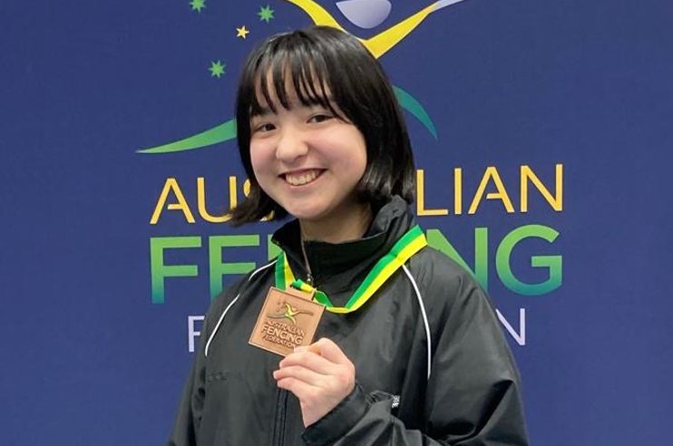 【画像】ニュージーランドハーフの三刀流フェンシング選手が可愛いと話題にwwwwww