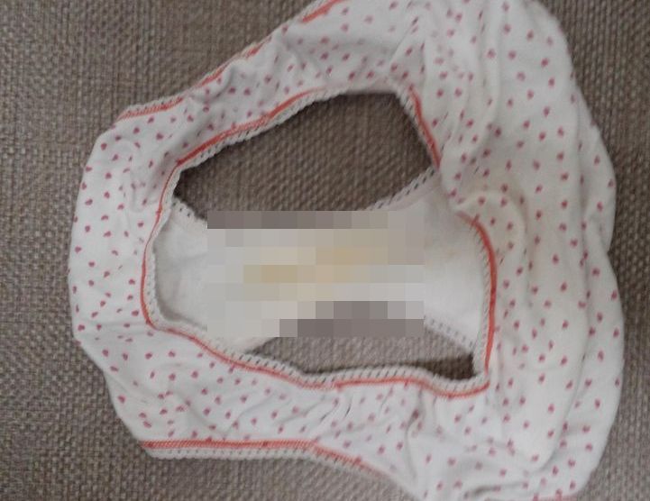【画像】同僚女子(20)の使用済みパンティ、汚すぎだろｗｗｗｗｗｗｗｗｗｗ