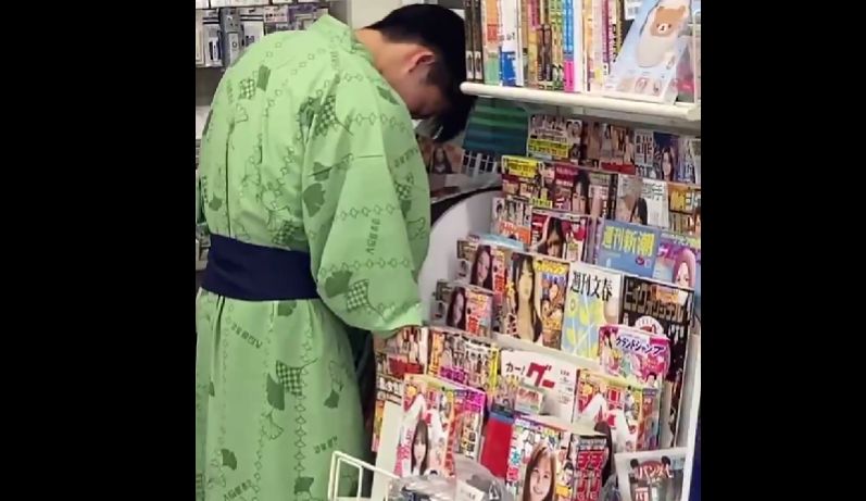 【動画あり】コンビニの工ロ本でシコる男、店員にバレて怒られてしまうｗｗｗｗｗｗｗ