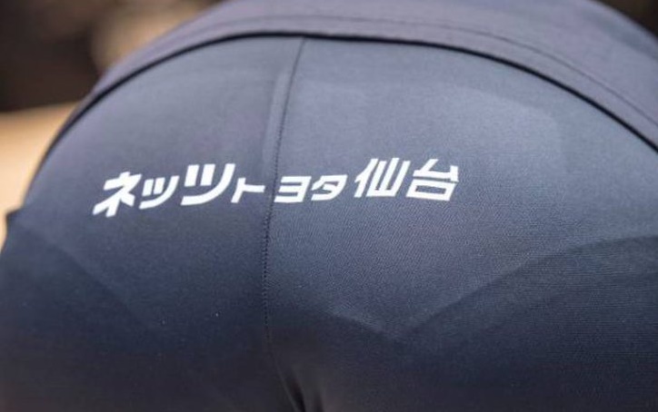 【画像】これは見ちゃう‼ 女子バレーの尻に広告ｗｗｗｗｗｗｗｗｗｗｗｗｗｗ