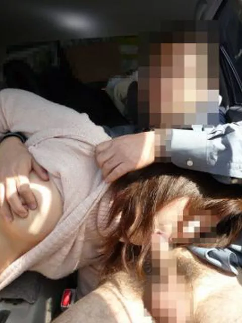 セックスに夢中なカップルたちが掲示板に投稿したカーセックスの様子が強烈にエロいハメ撮り画像