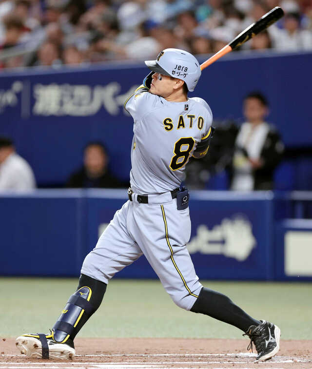 【驚愕】ライトも諦めた…佐藤輝明“確信弾”の瞬間