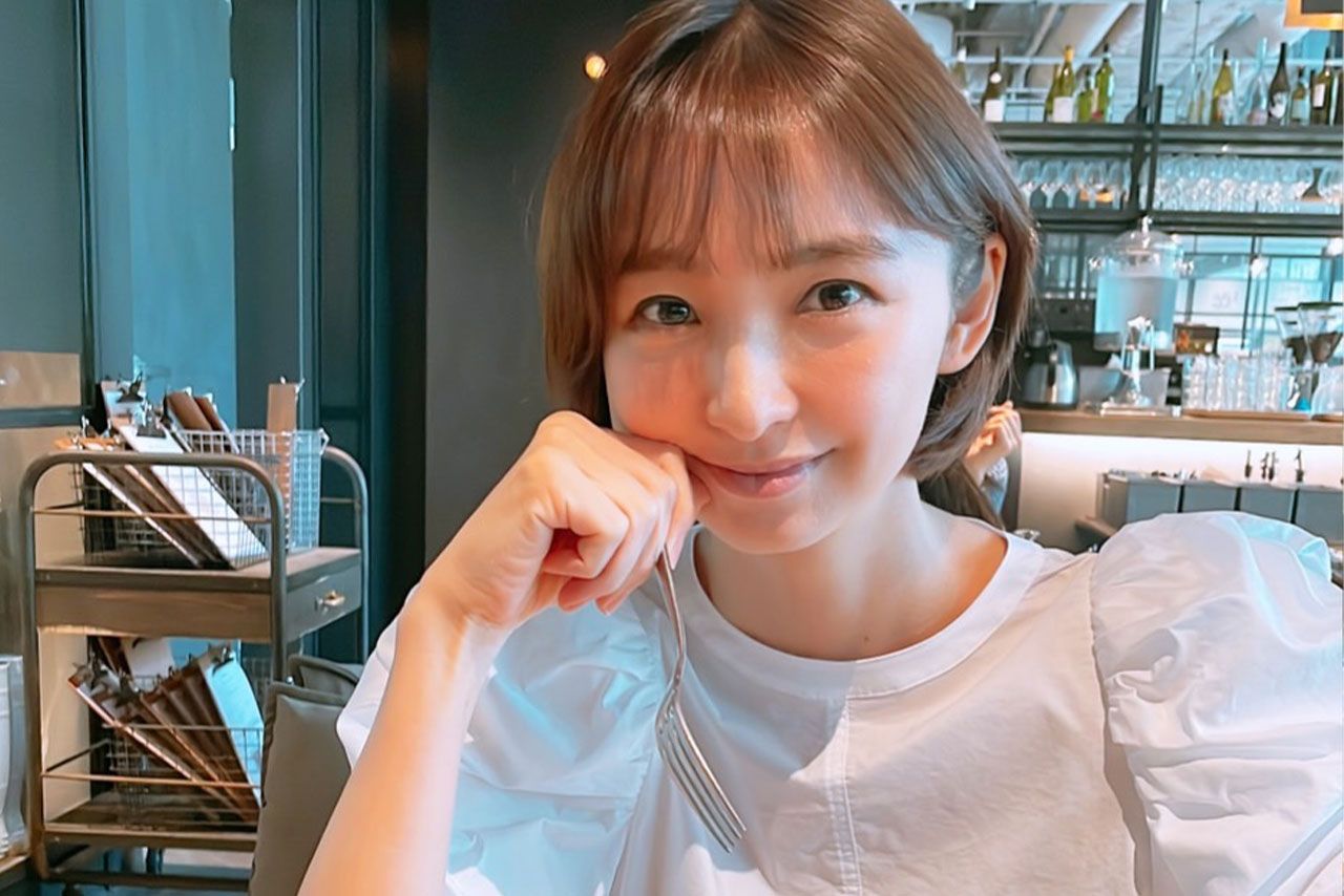 再婚喜ぶはずが…篠田麻里子にAKBメンバー冷ややか反応、板野友美フォロー解除の真相