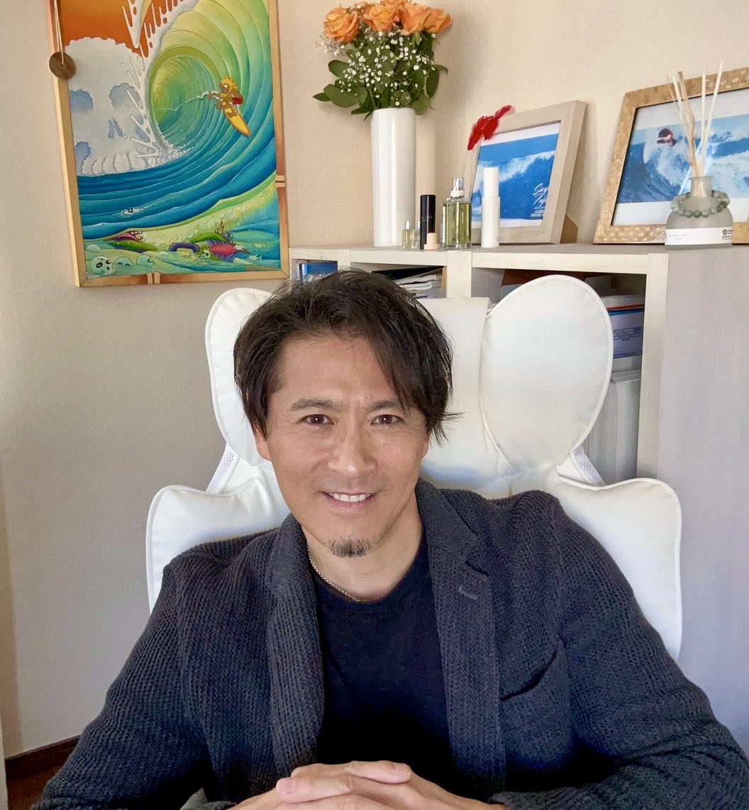 山口達也、バッジ外れて困惑！「プレミアムにしたのに…イーロンにLINEする？」