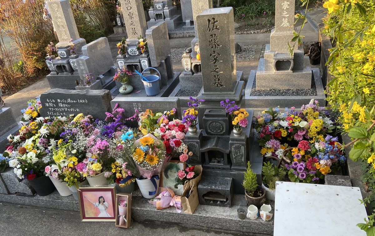 【岡田有希子没後40年】今も墓前に通い続けるファンたち、ユッコ知らない世代の反応が面白すぎる件