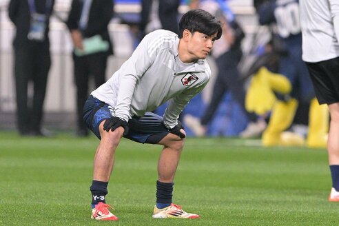 【ヤバすぎ】久保、太もも裏押さえて動けず担架…それでもソシエダがバルサに勝っちゃった件