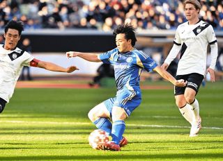 【衝撃】国立6.7万人収容のはずが…天皇杯決勝のスタンドが空席だらけでSNS炎上「これがJリーグの人気…？」天皇杯決勝、６万7750人収容のスタンドに目立つ空席
